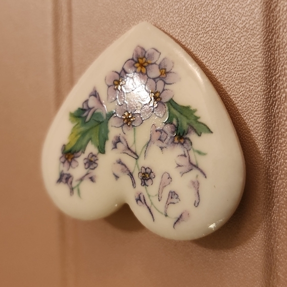 Vintage AVON Heart Floral Brooch/Pin - Picture 3 of 3